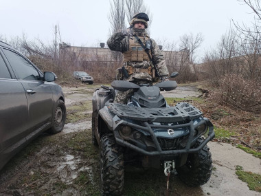 Фондом було передано квадроцикл і рації для військових, які боронять нашу країну 