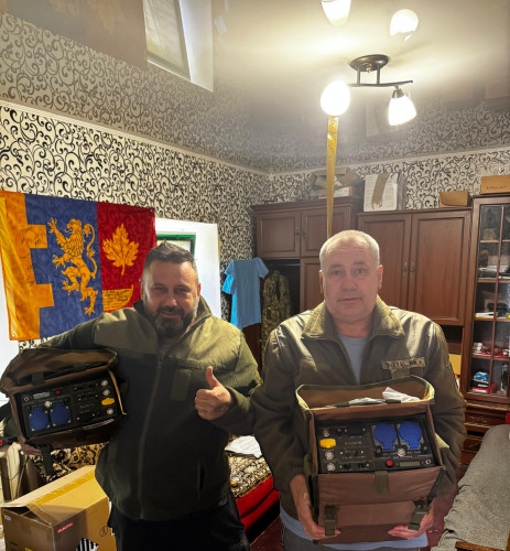 Для військової частини, яка виконує бойові завдання на Сумському напрямку,нашим фондом було передано дві зарядні станції Буревій М5Р.